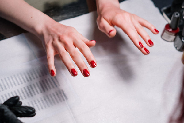Gel Manicure vs. Regular Nail Polish: Which is Best For You?